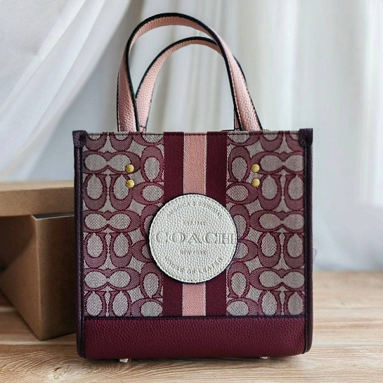 Женская сумка Coach Dempsey Tote 23x23 см (4 расцветки)