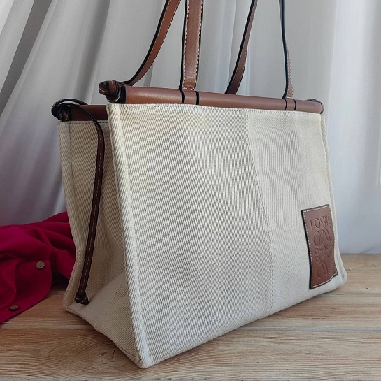 Женская сумка Loewe Cushion Sand Canvas Tote 32x25 см