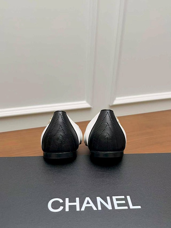 Женские кожаные балетки белого цвета Chanel premium