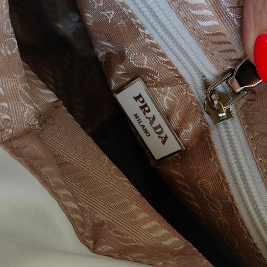 Женская кожаная сумка Prada 33x20 см - White
