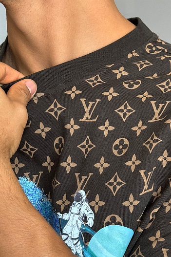 Коричневая оверсайз футболка Louis Vuitton Monogram All-over   