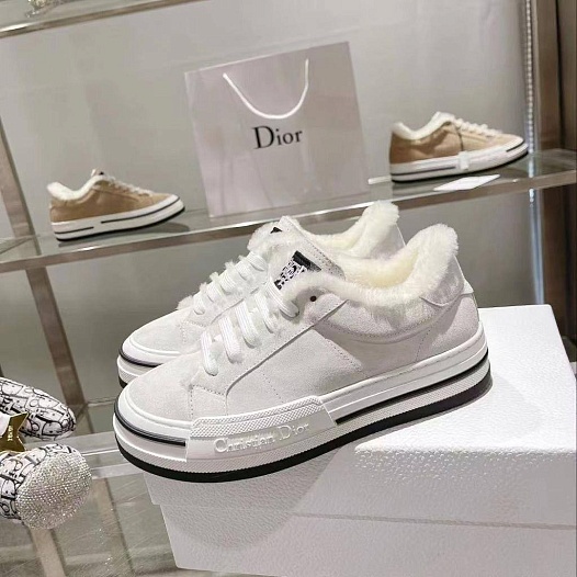 Женские замшевые кроссовки с мехом Dior   