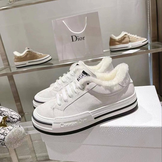 Женские замшевые кроссовки с мехом Dior