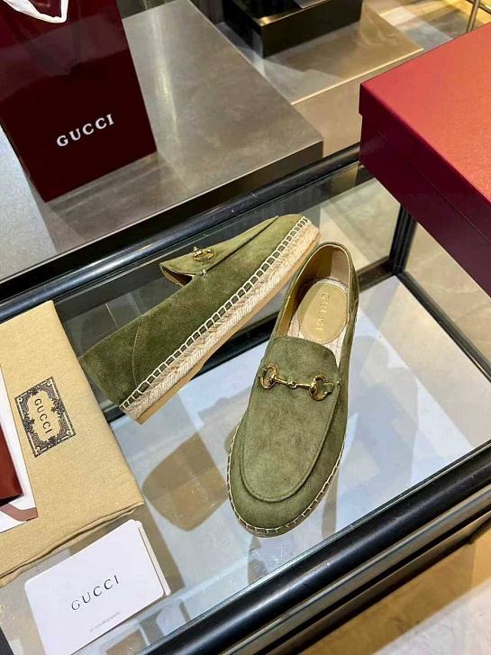 Женские замшевые лоферы Gucci GG Horsebit premium