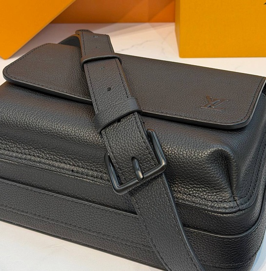 Кожаная сумка Louis Vuitton Boarding Messenger premium 24x18x9 см