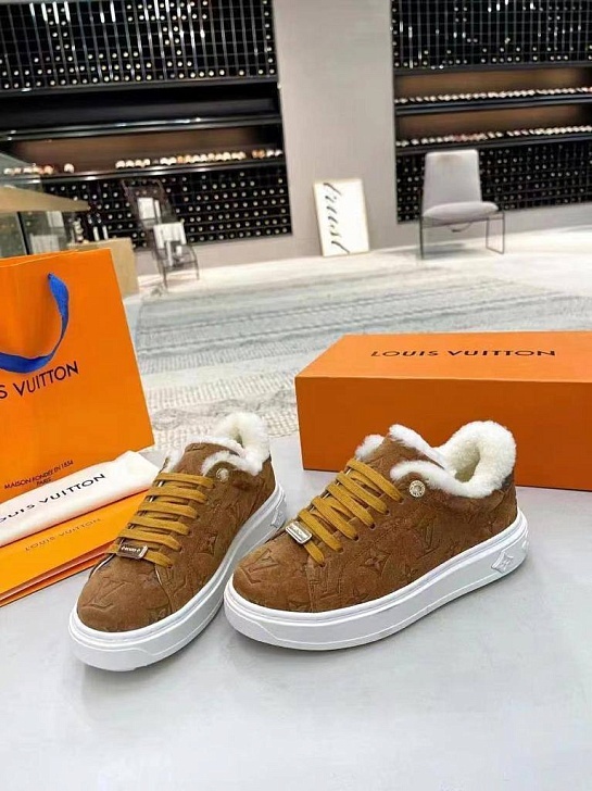Женские замшевые кроссовки с мехом Louis Vuitton Time Out - Chestnut