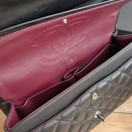 Кожаная чёрная сумка Chanel 25x15 см