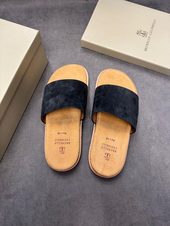 Замшевые шлёпанцы Brunello Cucinelli серого цвета