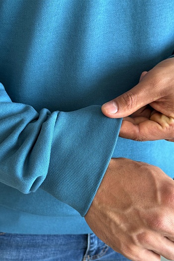 Свитшот голубого цвета Moncler logo-patch   