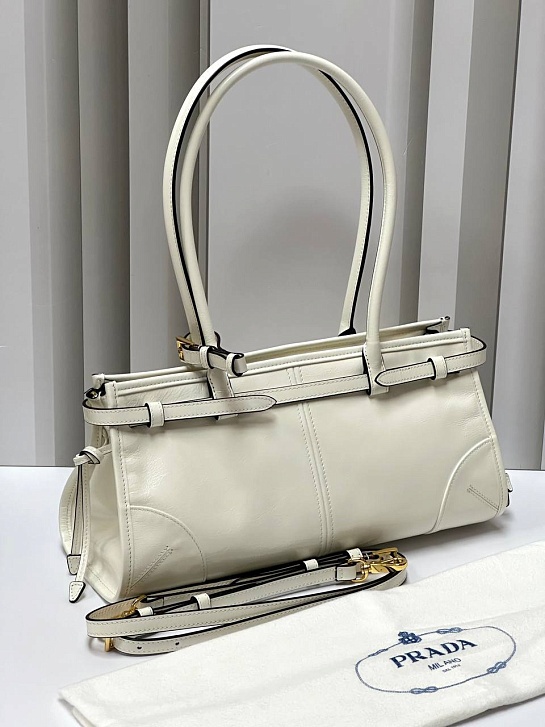 Кожаная белая сумка Prada Naplak Premium 32x15x11 см