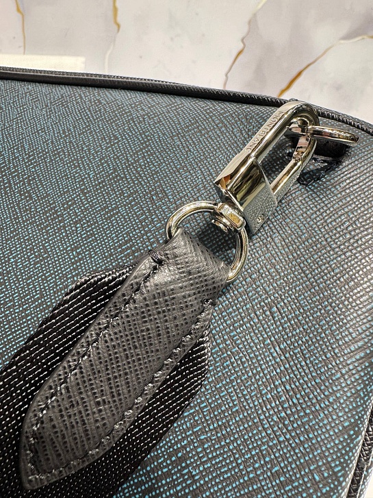 Кожаная сумка Montblanc Extreme 3.0 Sling premium 29.5x17x6 см