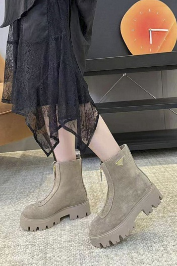 Женские замшевые сапоги Prada   