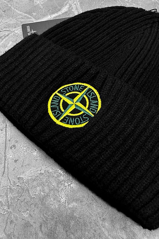Шапка чёрного цвета Stone Island compass badge