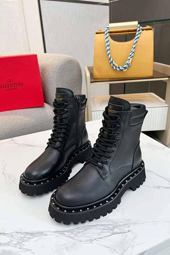 Женские кожаные ботинки с мехом Valentino   