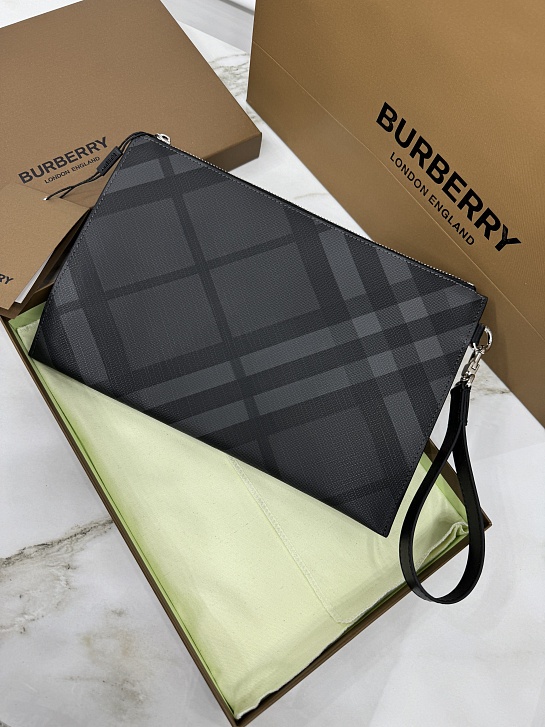 Чёрный клатч Burberry Premium 30x20x1.5 см