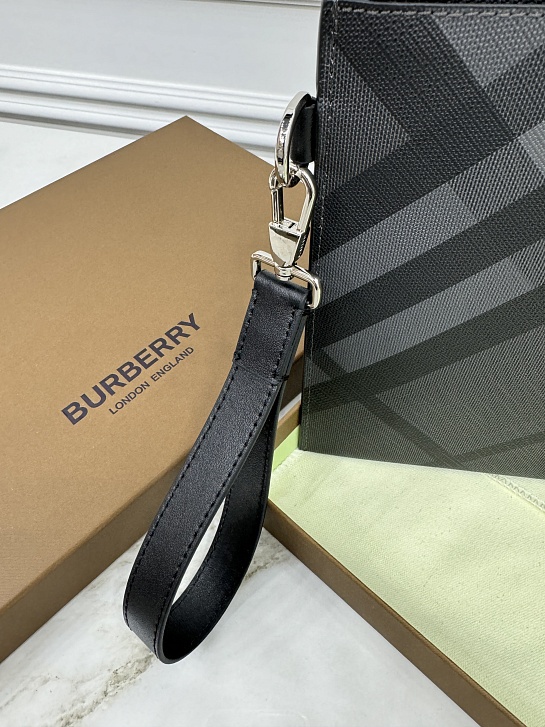 Чёрный клатч Burberry Premium 30x20x1.5 см