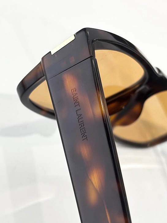 Солнцезащитные очки Yves Saint Laurent