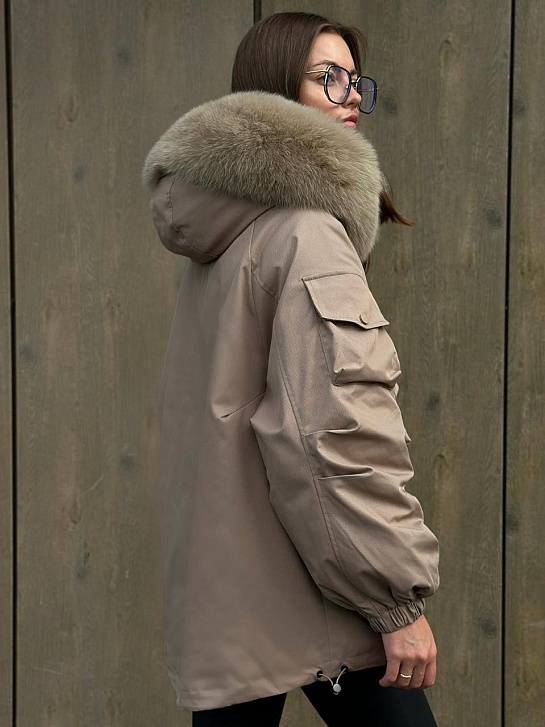 Женский бежевый пуховик с натуральным мехом Max Mara