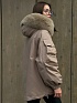 Женский бежевый пуховик с натуральным мехом Max Mara