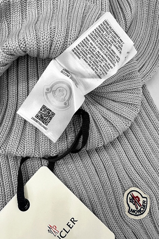 Комплект из шапки и шарфа серого цвета Moncler logo-patch
