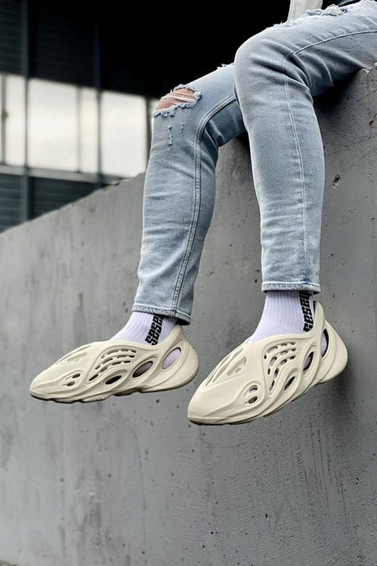 Кроссовки Adidas Yeezy Foam RNNR MXT "Sand"