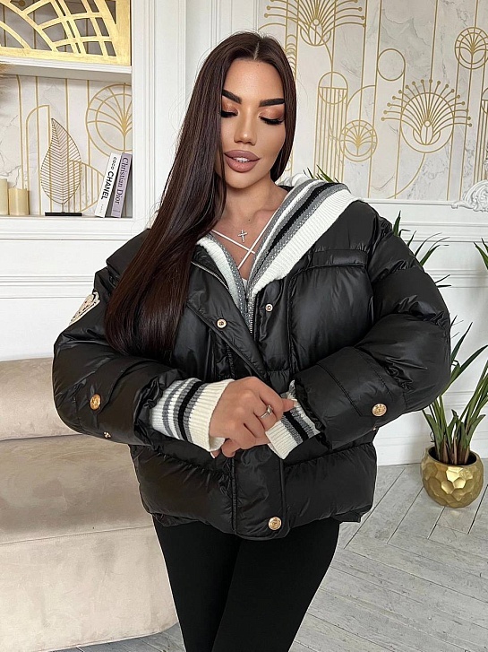 Чёрная женская куртка с капюшоном Moncler