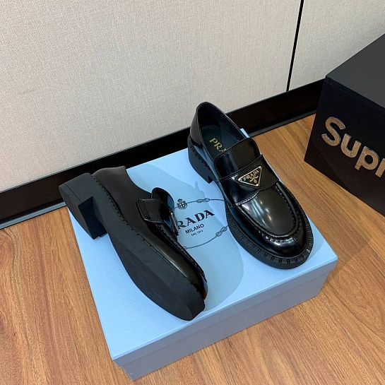 Женские кожаные лоферы Prada premium