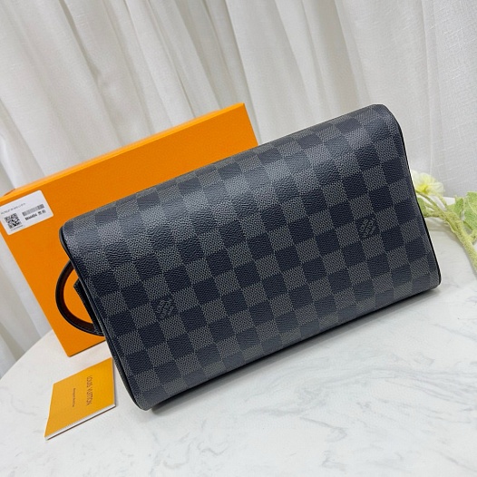 Кожаный несессер Louis Vuitton Dopp Kit Premium 28x15x16.5 см   