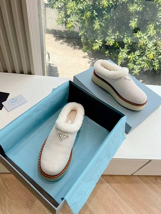 Женские белые ботинки сабо Prada