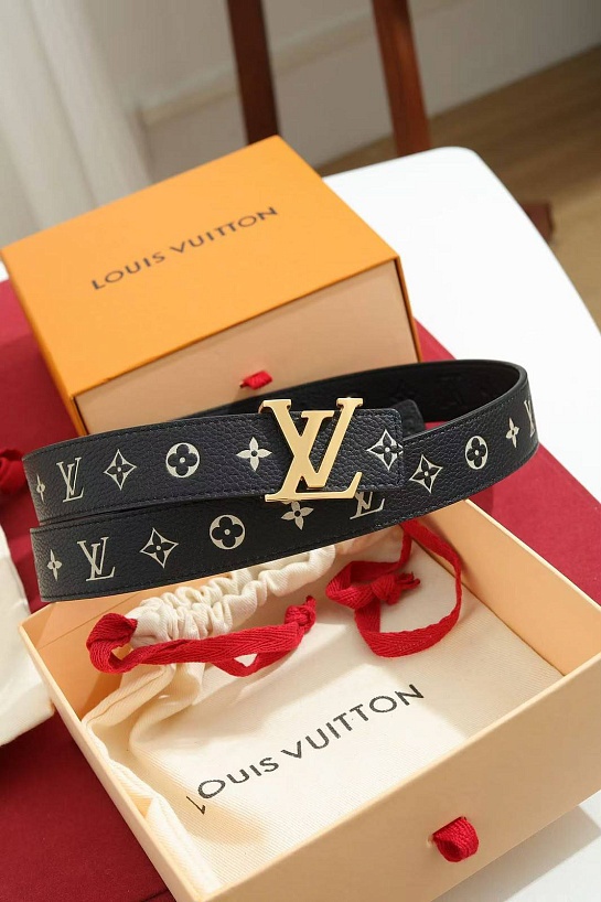 Чёрный кожаный ремень Louis Vuitton