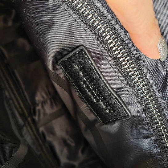 Кожаная сумка Burberry Muswell 22x17 см