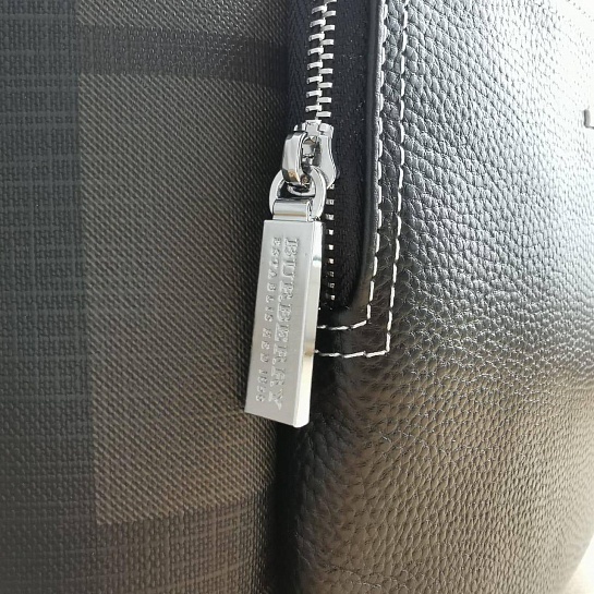 Кожаный чёрный рюкзак Burberry 40x30 см