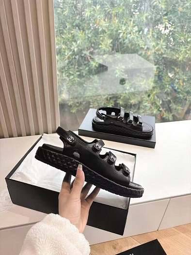 Женские кожаные сандалии Chanel чёрного цвета   