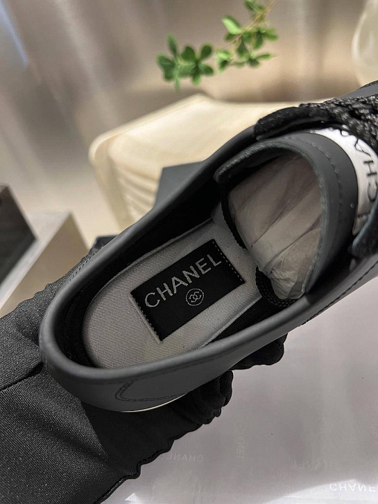 Женские кожаные кроссовки Chanel чёрного цвета