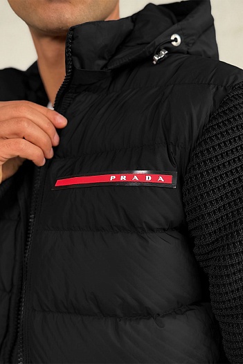 Чёрная мужская куртка Prada с вязанными рукавами   