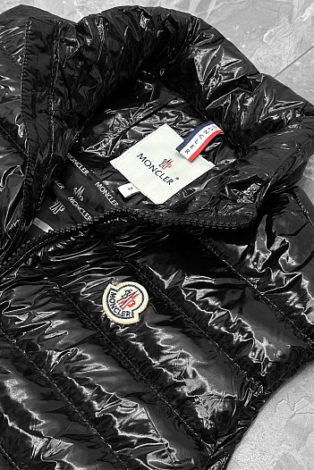 Мужская безрукавка чёрного цвета Moncler logo-patch    