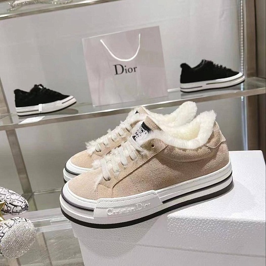 Женские замшевые кроссовки с мехом Dior   