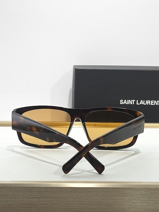 Солнцезащитные очки Yves Saint Laurent