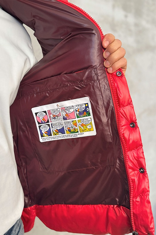 Пуховой жилет красного цвета Moncler logo-patch