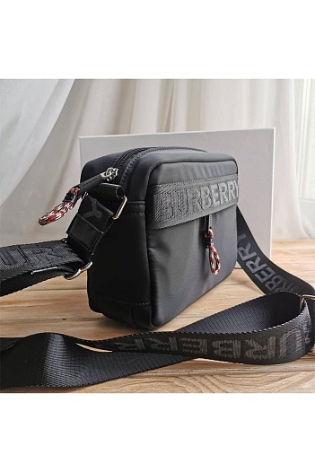 Чёрная нейлоновая сумка Burberry Paddy Taped 24x16 см   