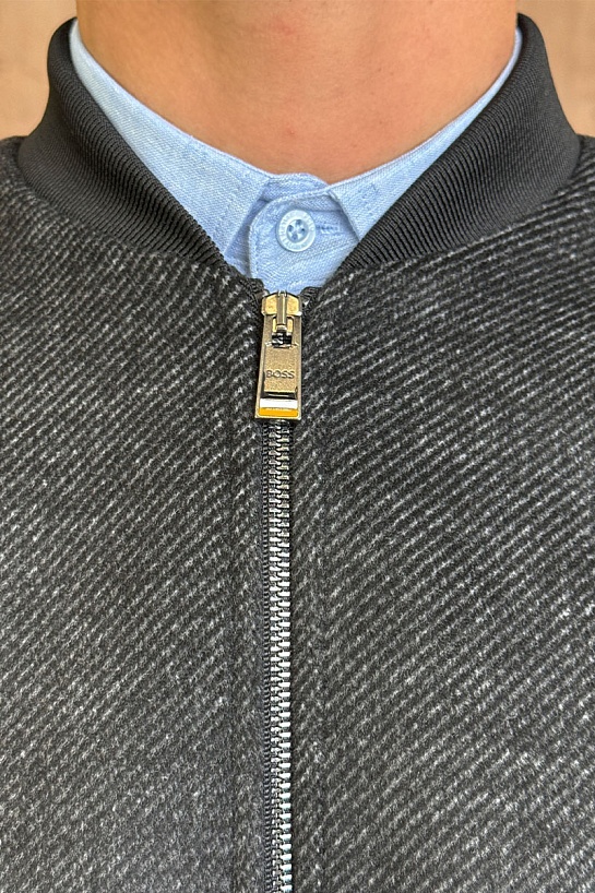 Мужской бомбер Hugo Boss чёрного цвета