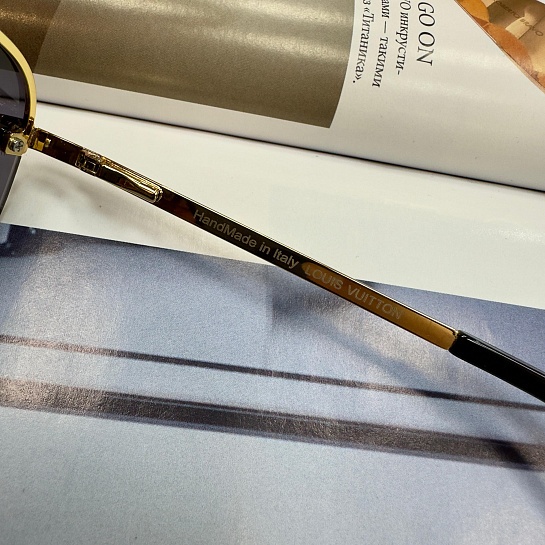 Солнцезащитные очки Louis Vuitton Clockwise