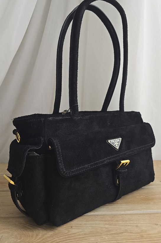 Замшевая сумка Prada 30x16 см