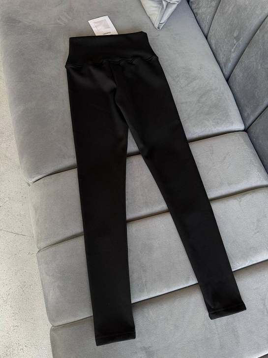 Женские утеплённые леггинсы на флисе Chanel чёрного цвета