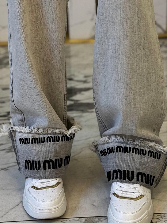 Серые женские джинсы MIU MIU