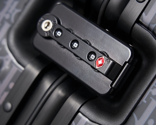 Чемодан Rimowa x Dior Aluminum M Premium 67x42x27 см