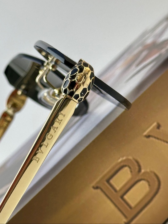 Солнцезащитные очки Bvlgari Serpenti