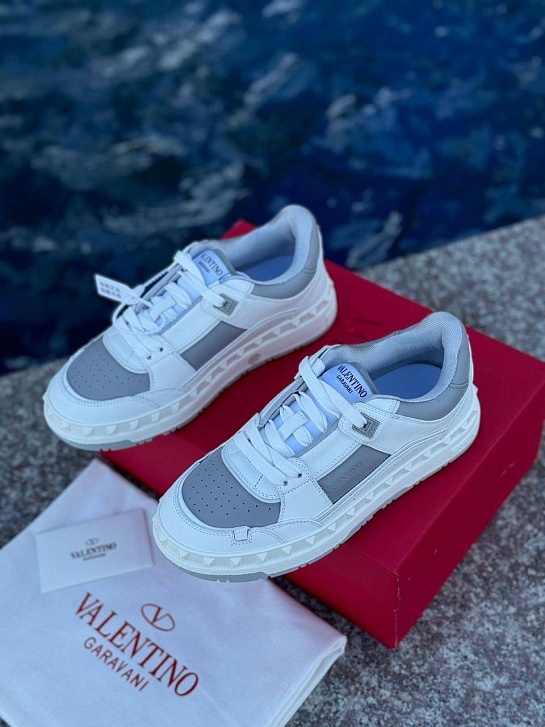 Женские кожаные кроссовки Valentino Freedots - White / Grey