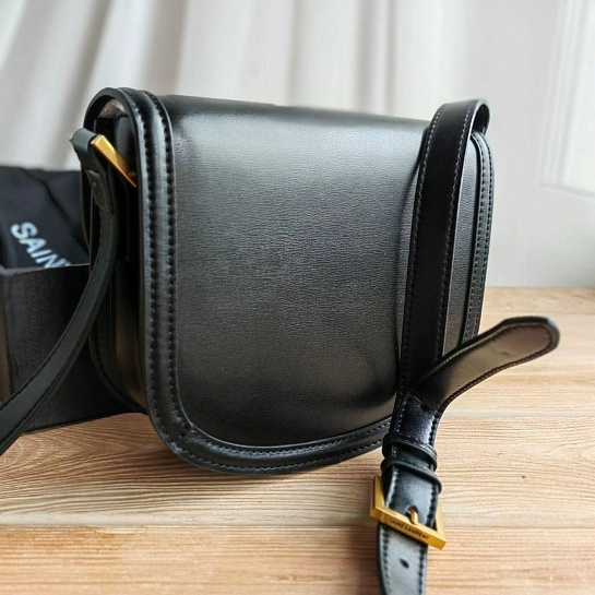 Кожаная сумка Yves Saint Laurent 19x17 см