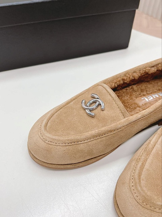 Женские замшевые лоферы с мехом Chanel Premium - Chestnut